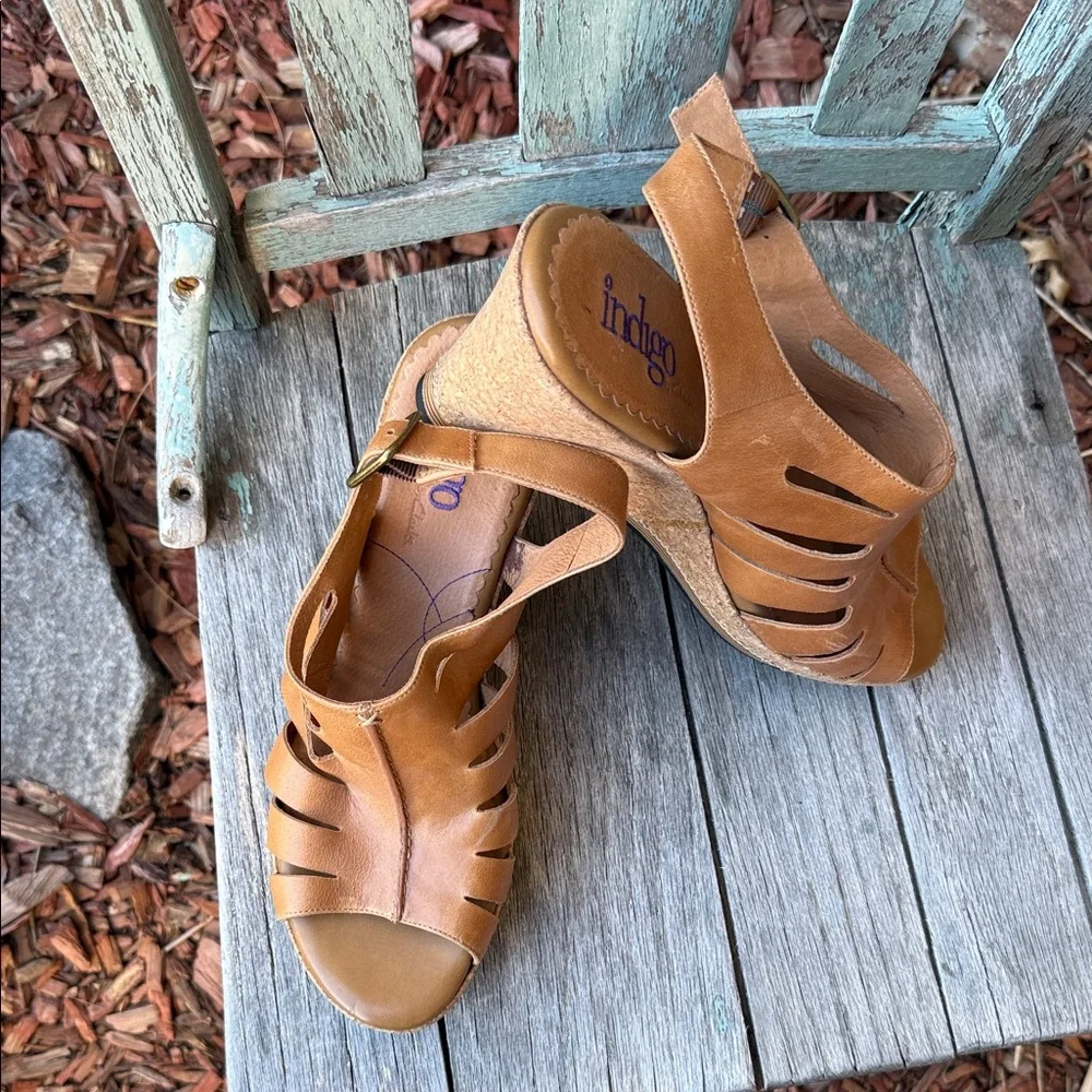 Indigo by Clark’s Women's 12M Tan Adjustable Strappy Cork Wedge Sandals